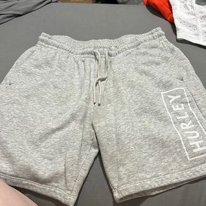 grey shorts